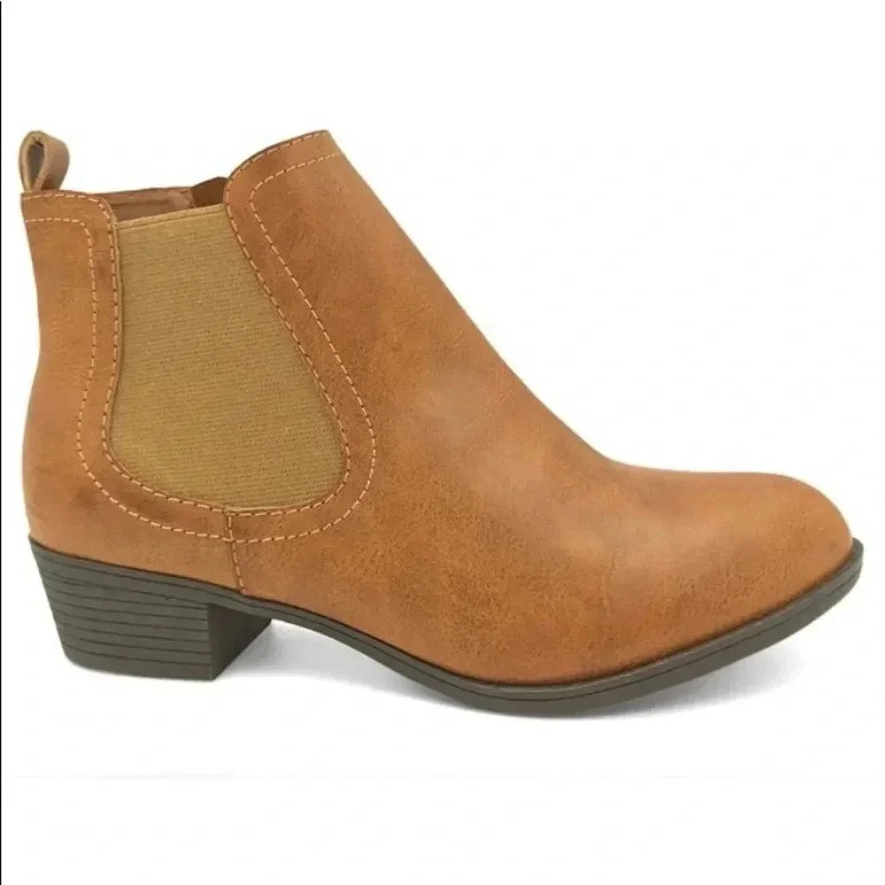 🆕Bamboo Tan Chelsea Boots 6🆕